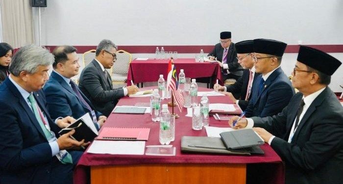 Bahas Kerja Sama Pendidikan, Menlu Sugiono Bertemu Menteri Ekonomi Malaysia