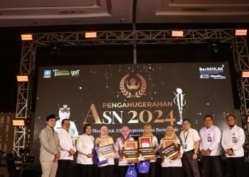 Bupati Serang Beri Penghargaan ASN Berprestasi dan Inovatif