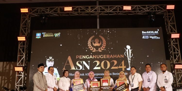 Bupati Serang Beri Penghargaan ASN Berprestasi dan Inovatif