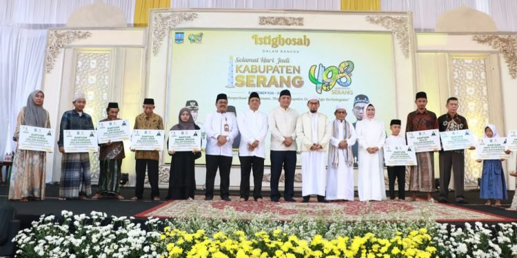 Hadirkan Ustadz Adi Hidayat, Ribuan Warga Hadiri Istighosah HUT ke-498 Kabupaten Serang