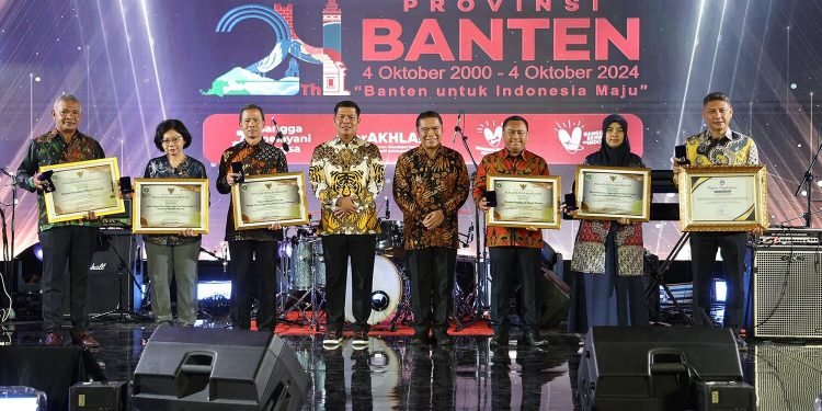 Pj Gubernur Banten Berikan Apresiasi dan Penghargaan Kepada Atlet dan Pelajar Berprestasi serta Forkopimda