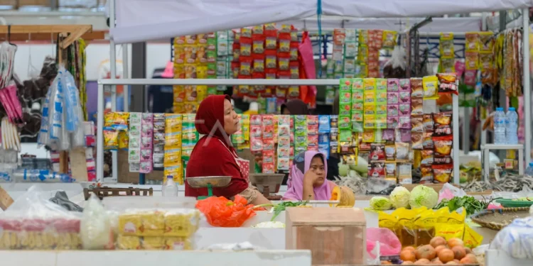 Pedagang Mulai Menempati Pasar Baros