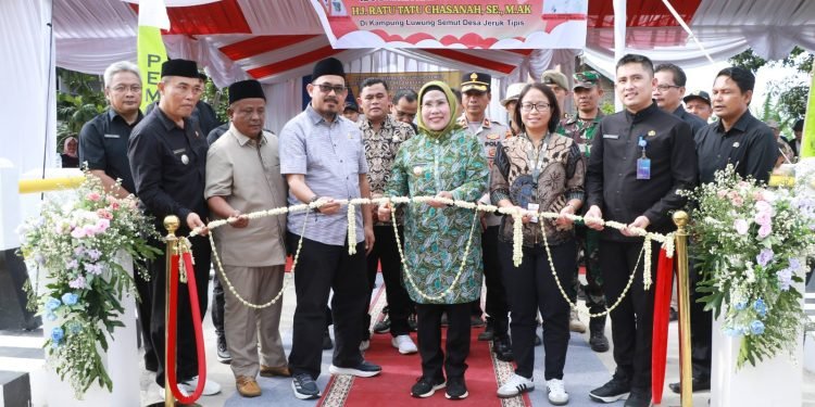 Bupati Serang Resmikan Jembatan Luwung Semut Kragilan