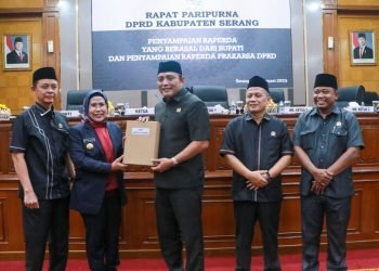 Bupati Serang Sampaikan 2 Raperda di Paripurna DPRD