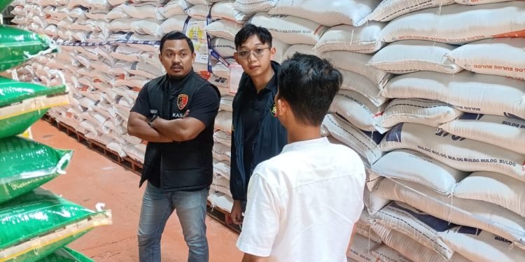 Satgas PanganPolres Serang Cek Harga dan Stok Sembako di Pasar Ciruas