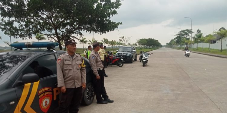Polsek Cikande dan Polsek Polres Serang Patroli di Kawasan Industri Modern Antisipasi Balap Liar