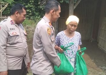 Polsek Cikande Salurkan Bantuan Sosial untuk Warga Terdampak Banjir di Desa Songgom Jaya