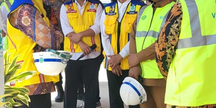 Gubernur Banten Andra Soni Dampingi Wapres Gibran Rakabuming Tinjau Proyek Tol Serang – Panimbang Sesi 2