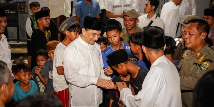 Safari Ramadan 1446 H, Wagub Banten A Dimyati Natakusumah Bagikan Ratusan Paket Bantuan