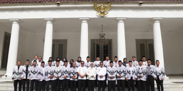 Program Sekolah Gratis dan Visi Anti Korupsi, Janji Gubernur Banten pada PGRI