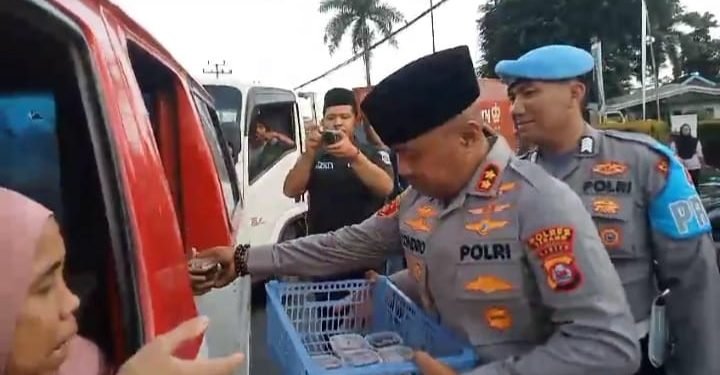 Polri Peduli: Kapolres Serang dan Wartawan Berbagi Takjil dan Buka Puasa Bersama