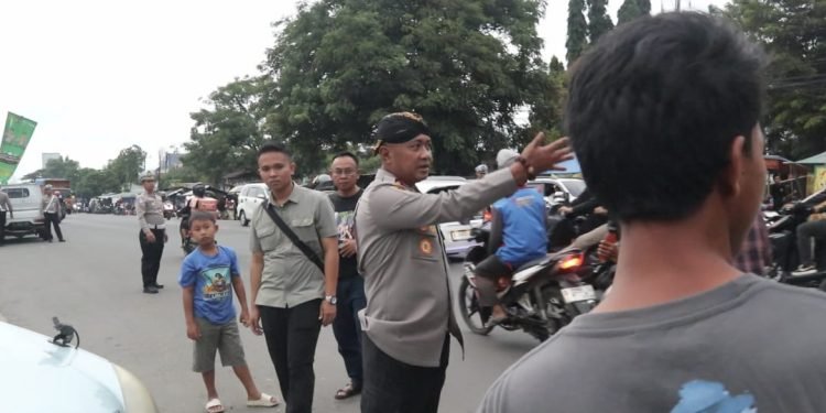 Berkah Bulan Ramadhan, Kapolres Serang Bagikan Takjil dan Minuman Bervitamin Pada Pengendara