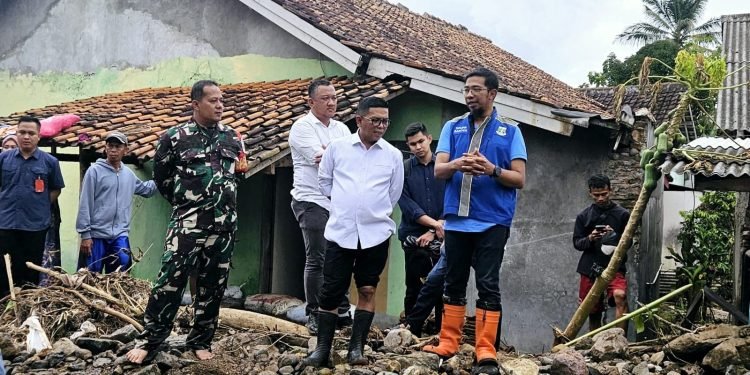  Penanganan Pendangkalan Sungai di Padarincang: Gubernur Andra Soni Turunkan 3 Alat Berat