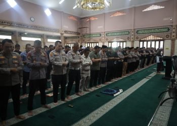 Polda Banten Salat Ghaib untuk Personel Gugur di Way Kanan