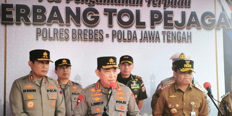 Kapolri Pantau Kesiapan Operasi Ketupat 2025 di Posko Terpadu