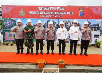 Sinergitas TNI-Polri-Masyarakat Kaltim: Kapolri Bagikan Sumur Bor dan Sembako