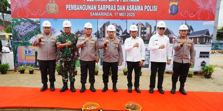 Sinergitas TNI-Polri-Masyarakat Kaltim: Kapolri Bagikan Sumur Bor dan Sembako