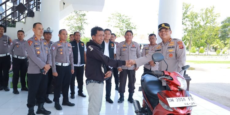 Kapolres Pohuwato Beri Bantuan pada Korban Premanisme