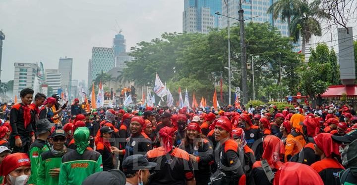 Jakarta Bergetar! Aksi Besar-besaran Buruh dan Pensiunan PT Pos!