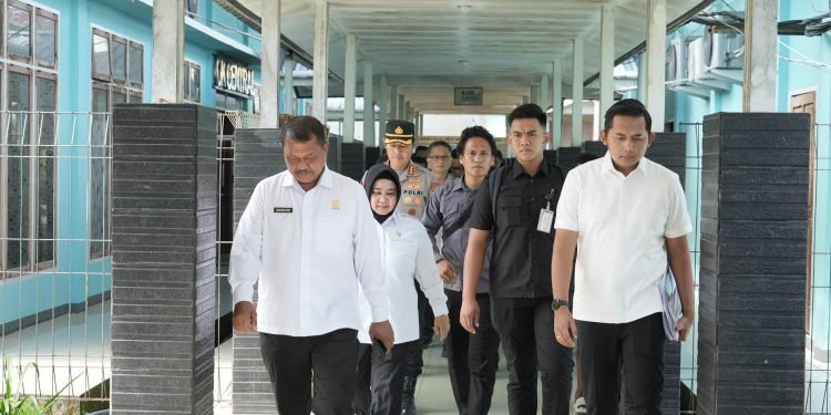 Dirjenpas Kunjungi Petugas Lapas Nabire yang Terluka