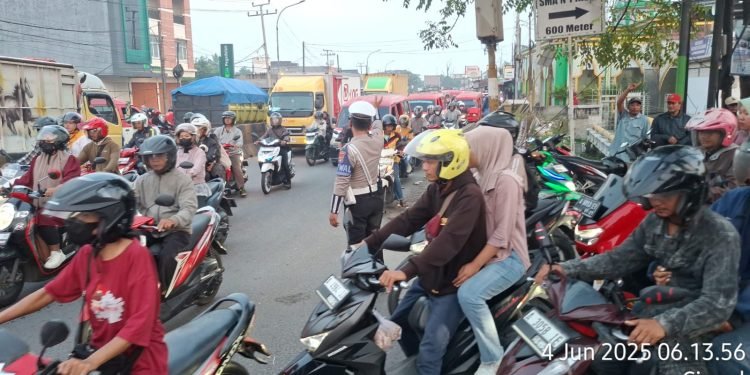 Polres Serang Beri Pelayanan Prima, Atur Lalu Lintas di Serang
