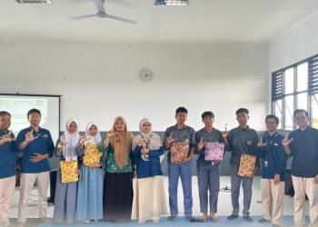 PKM Dosen Sistem Informasi Tingkatkan Literasi Digital di SMA N 1 Lebak Wangi