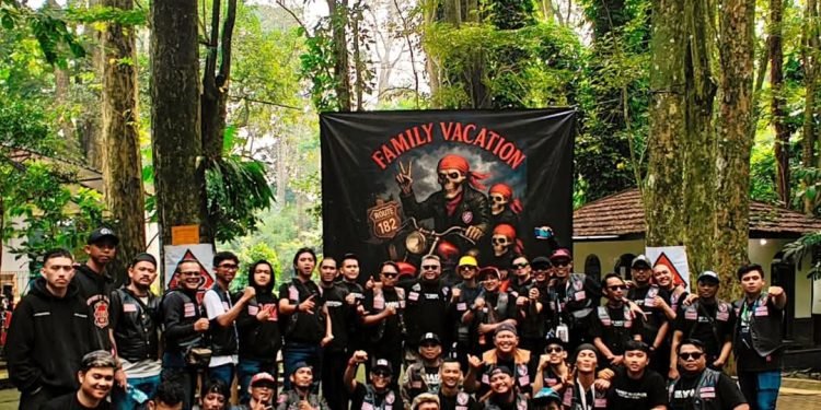 Kebersamaan Keluarga Besar Rebel Bastard MC Indonesia di Family Vacation