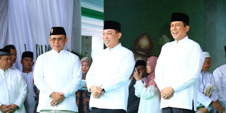 Kapolri Serahkan Ribuan Hewan Kurban untuk Masyarakat