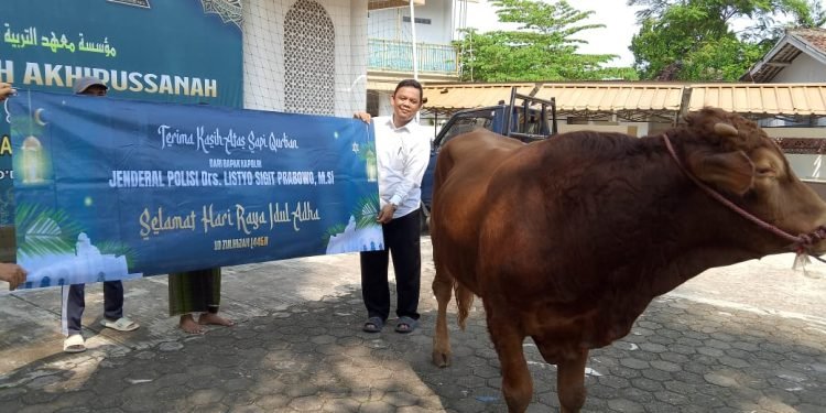 Senyum Bahagia Warga Tebu Ireng:  Kurban Melimpah Maniskan Idul Adha