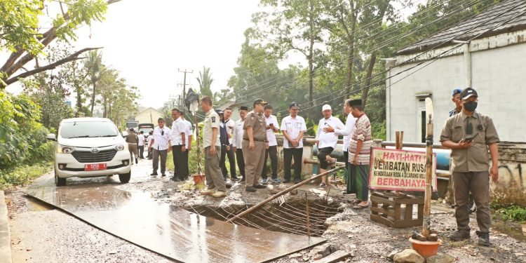 Jembatan Rusak Ganggu Aktivitas Warga, Wabup Serang Turun Tangan!