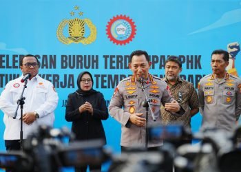 700 Buruh Terdampak PHK Kembali Bekerja Berkat Bantuan Kapolri!