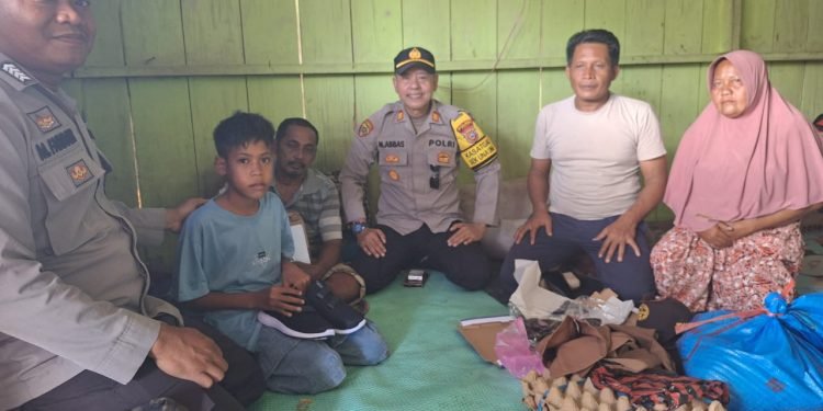 Tangisan Bocah Ingin Sekolah di Pulau Wakai, Menginspirasi Kepedulian Polisi