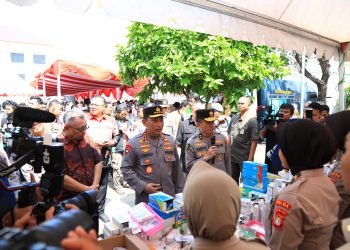 Kapolri Tinjau Langsung Bakti Kesehatan Polri di Bekasi