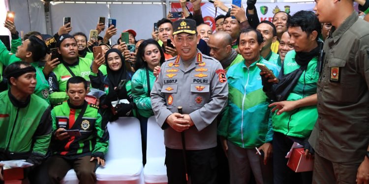 Polri Berbagi Kebaikan di Puncak Bakti Kesehatan