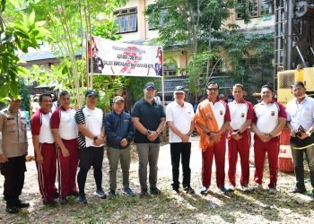 HUT Bhayangkara: Polda NTT Berbagi Air Bersih