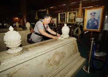 Kapolri Ziarah ke Makam Soeharto dan Tokoh Nasional Lainnya