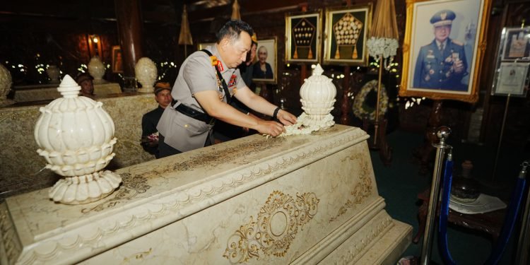Kapolri Ziarah ke Makam Soeharto dan Tokoh Nasional Lainnya
