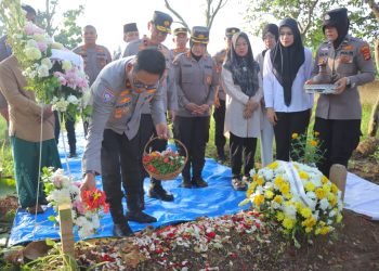 HUT Bhayangkara ke-79: Ziarah Baharkam Polri ke Makam Briptu Ghalib