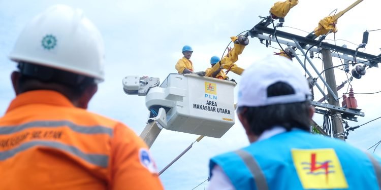 PLN ULP Serang Lakukan Pemeliharaan Jaringan Listrik
