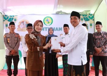 Bupati Serang Santuni Anak Yatim di Ciomas