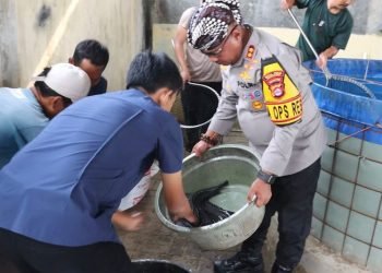 Kapolres Serang Bagi-bagi Rezeki: 150 Kg Lele untuk Warga!