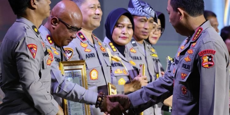 Kapolres Serang Sabet Penghargaan Hoegeng Award 2025