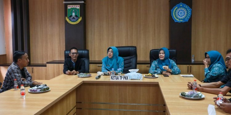 Melawan Gadget dengan Dongeng:  Gerakan Literasi di Banten