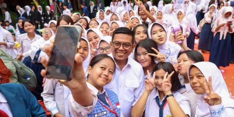 Sekolah Gratis Banten: Belajar Tanpa Beban!