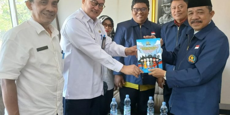 FKUB Lebak Wakafkan Buku untuk Perpustakaan Saija Adinda