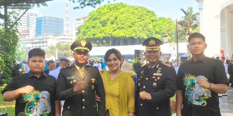 Air Mata Haru di Istana Negara: Kisah Sukses Putra Dirbinmas Polda Banten