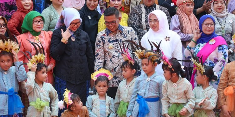 Gubernur Banten Ajak Perempuan Bangga Kenakan Kebaya