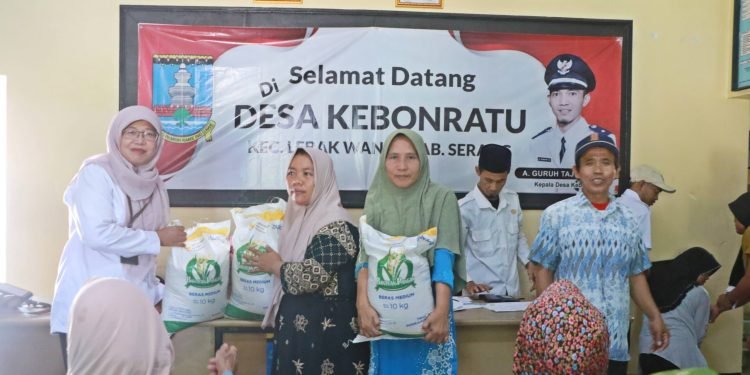 63 Ribu Lebih Warga Kabupaten Serang Terima Beras Bantuan Pemerintah