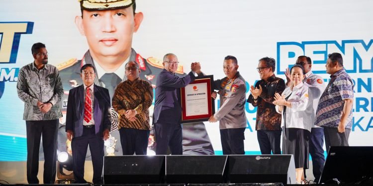 Kapolri Terima Penghargaan Internasional atas Dedikasi Perlindungan Buruh