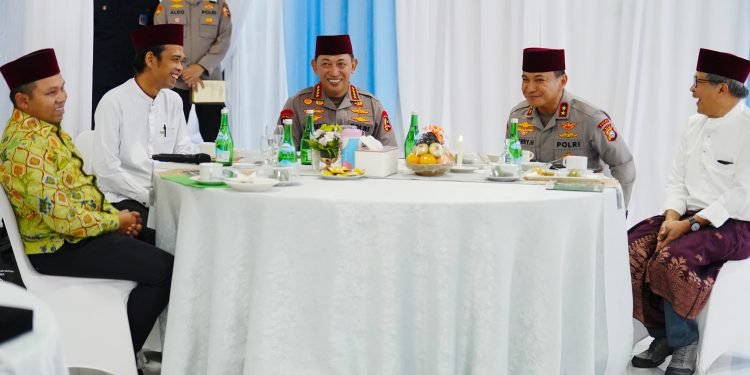 Kapolri Kunjungi Ustaz Abdul Somad